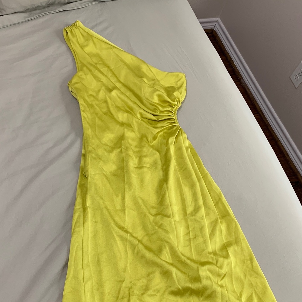 Gianni Bini Vibrant Yellow One-Shoulder Dress (ZIPPER DOES NOT WORK)